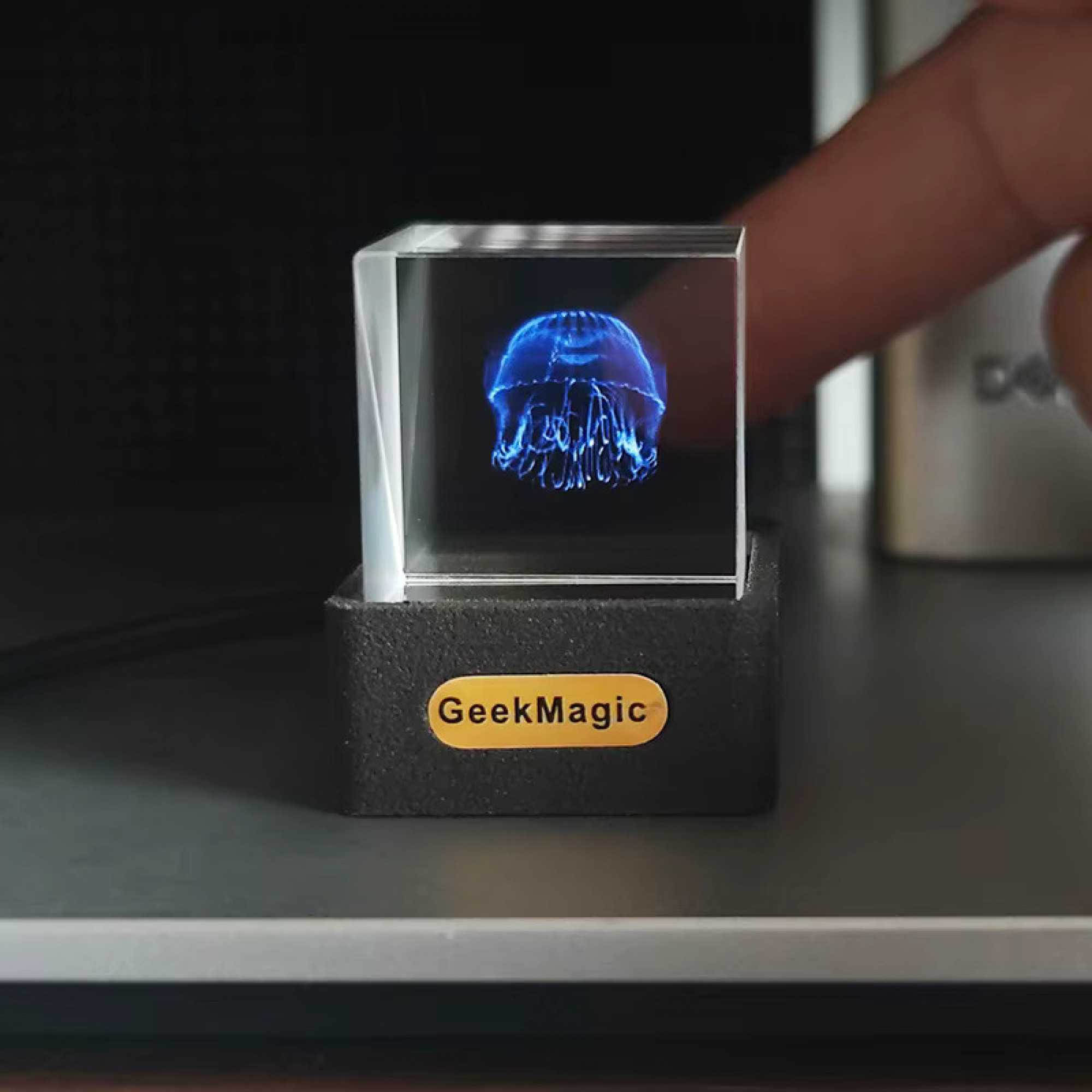 Прозрачный хрустальный смарт-куб GeekMagic GIFTV Crystal Holographic Desktop